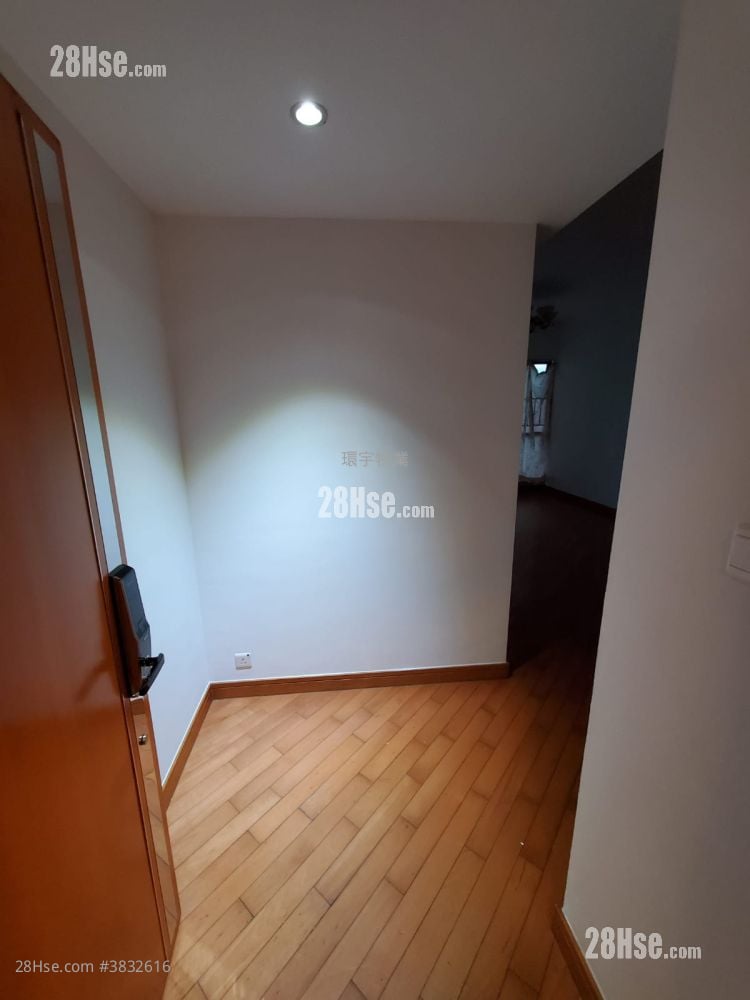 Chelsea Court Sell 3 Bedrooms , 2 Bathrooms 898 ft²