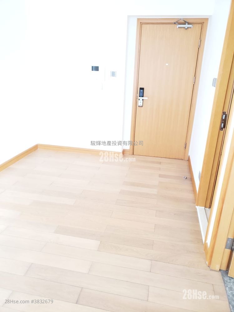 Sevilla Crest Rental Studio , 1 Bathroom 217 ft²