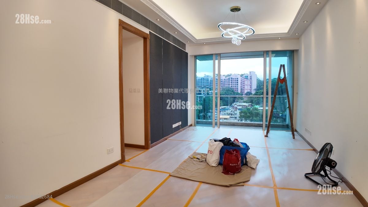 Peak One Rental 1,027 ft²
