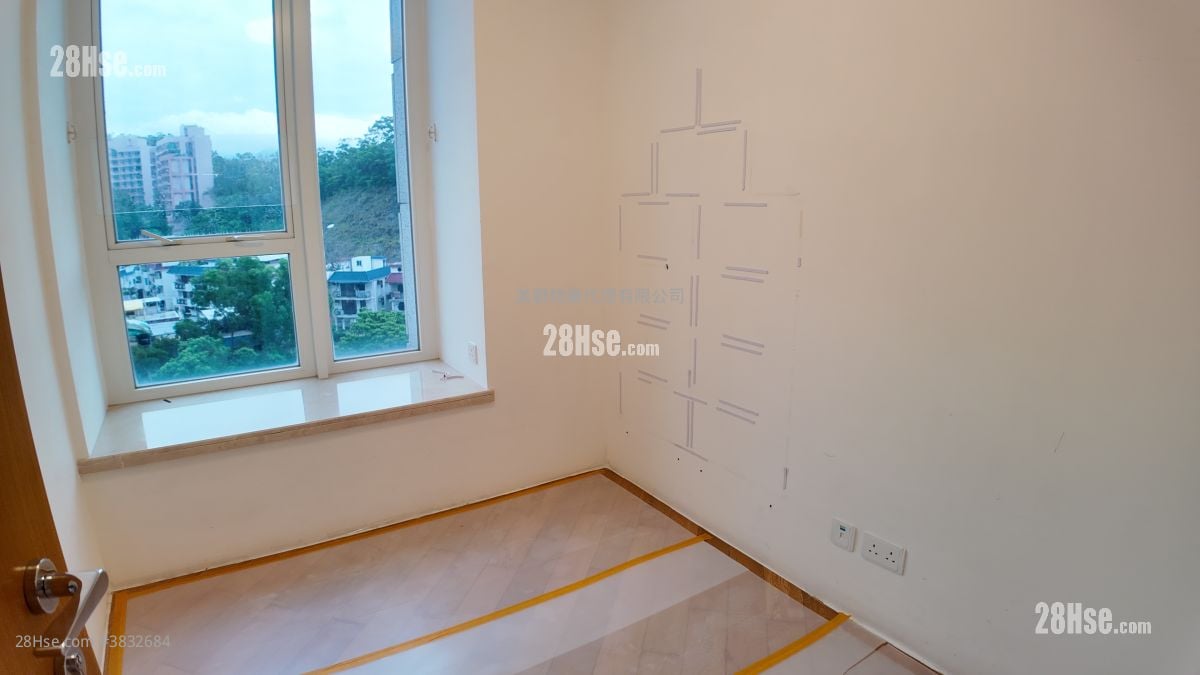 Peak One Rental 1,027 ft²