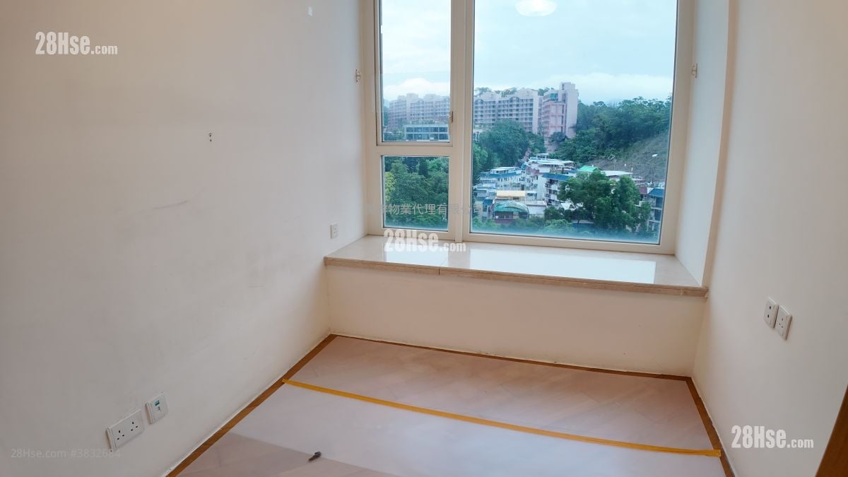 Peak One Rental 1,027 ft²
