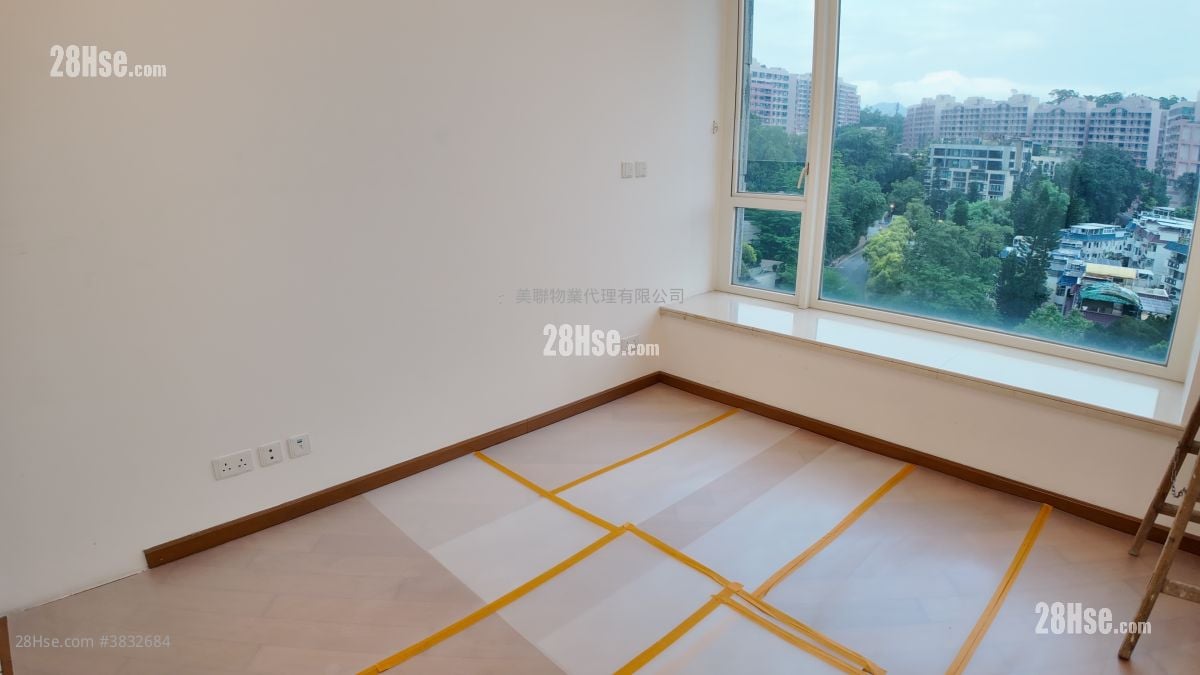 Peak One Rental 1,027 ft²