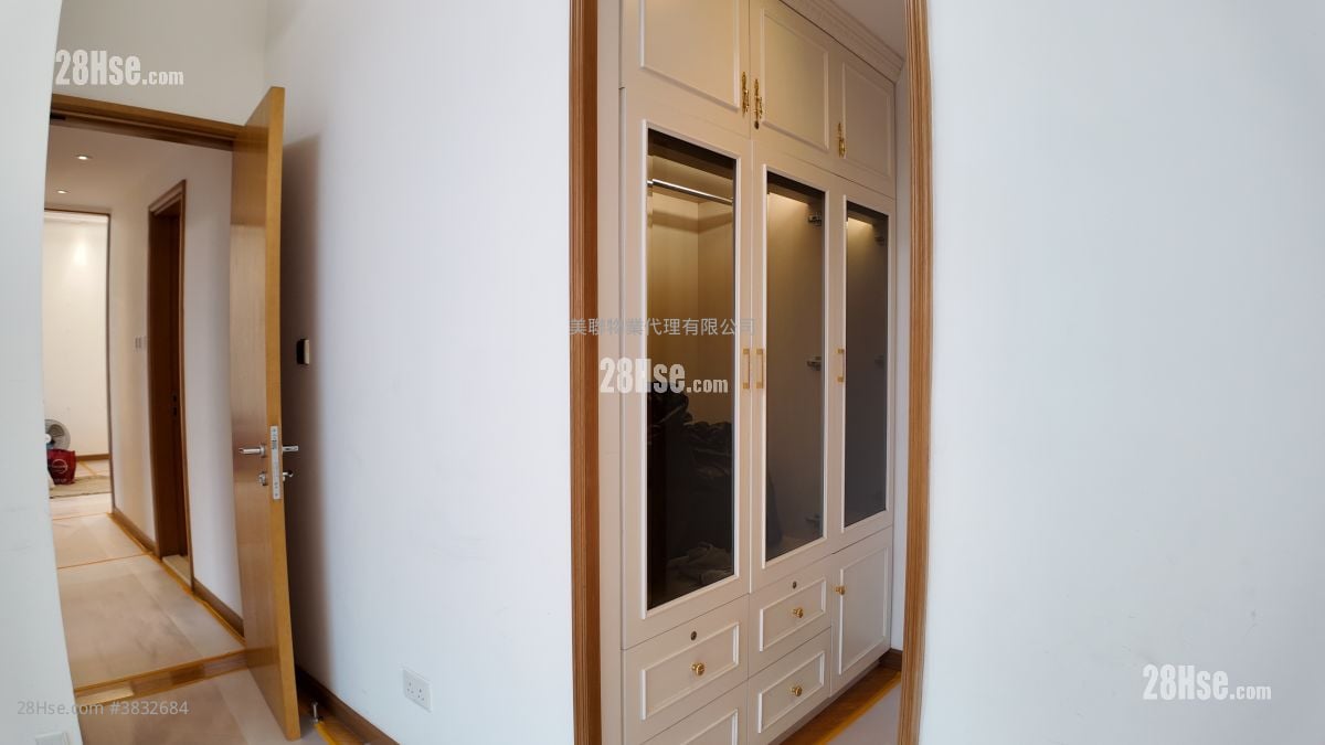 Peak One Rental 1,027 ft²