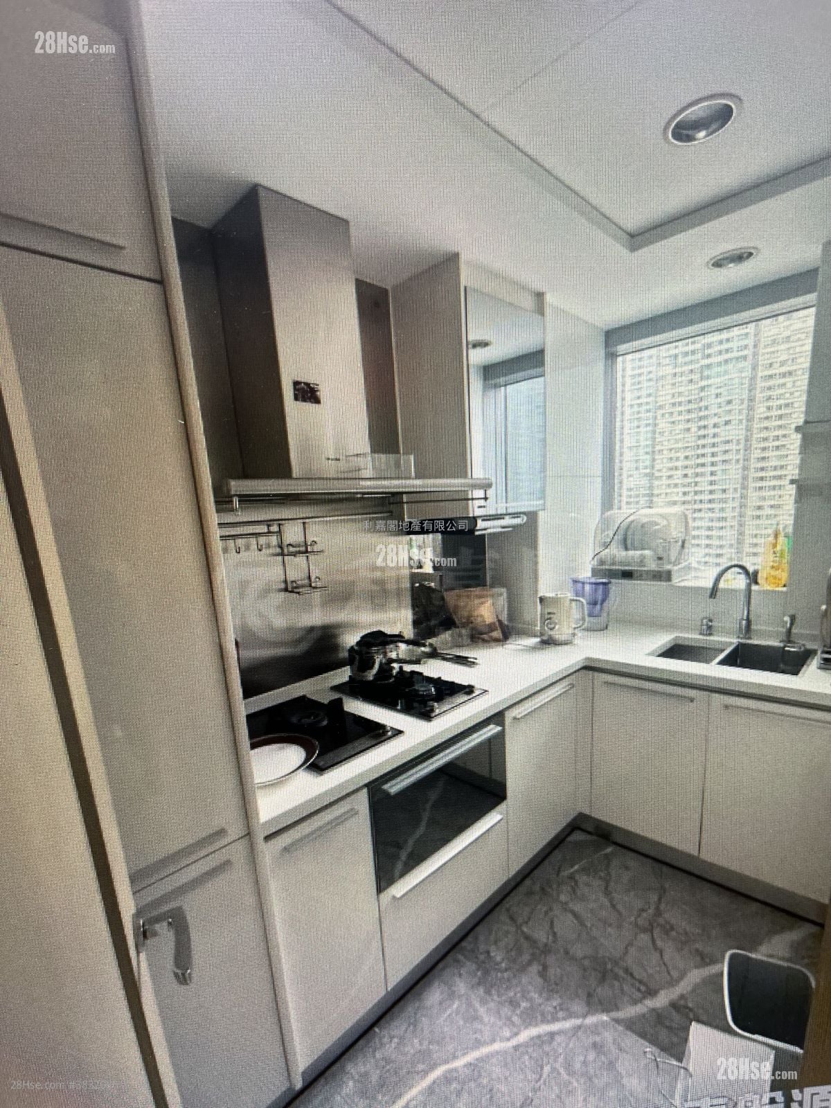kitchen: The Cullinan Rental 2 Bedrooms , 2 Bathrooms 674 ft²