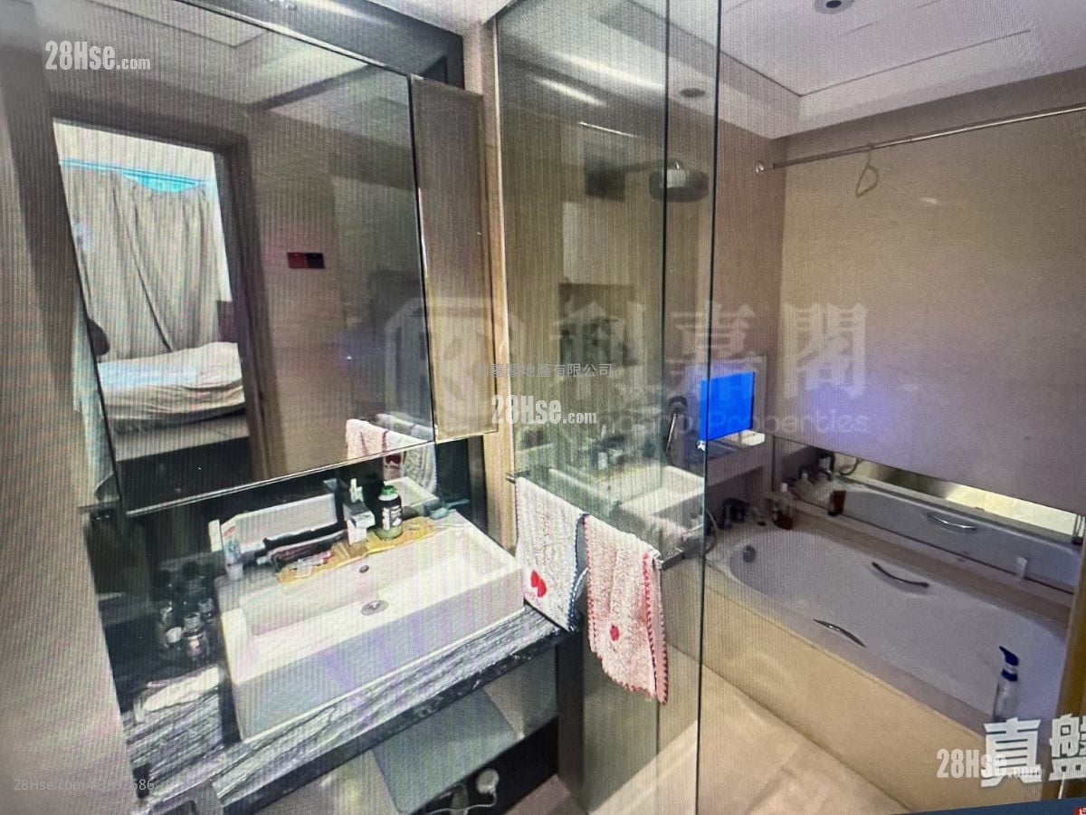 bathroom: The Cullinan Rental 2 Bedrooms , 2 Bathrooms 674 ft²