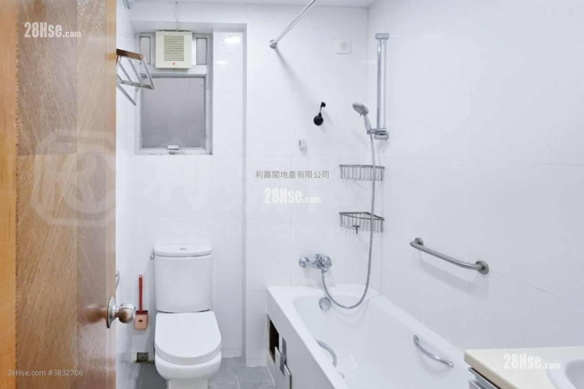 Hamburg Villa Sell 3 Bedrooms , 2 Bathrooms 870 ft²