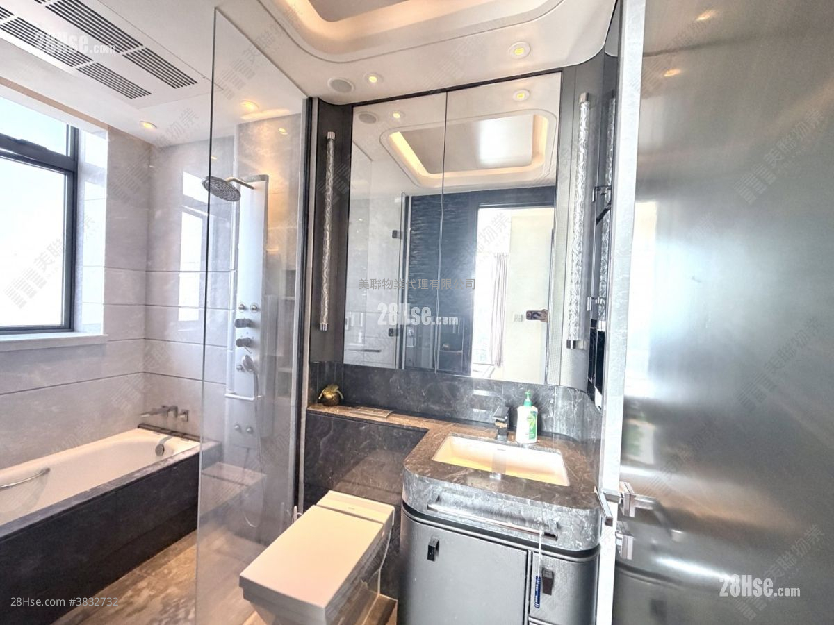 Ultima Sell 2 Bedrooms 807 ft²