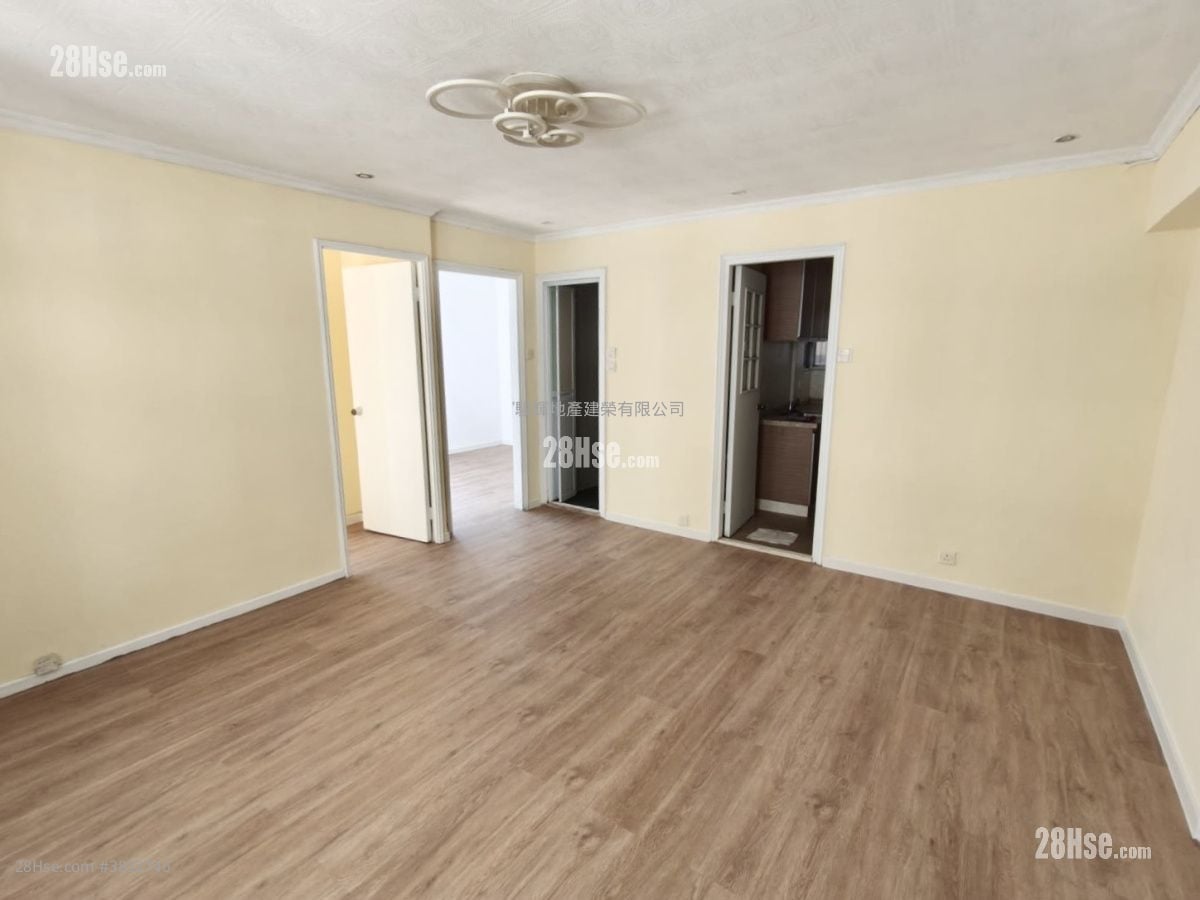 Bright Court Sell 3 Bedrooms , 1 Bathroom 631 ft²