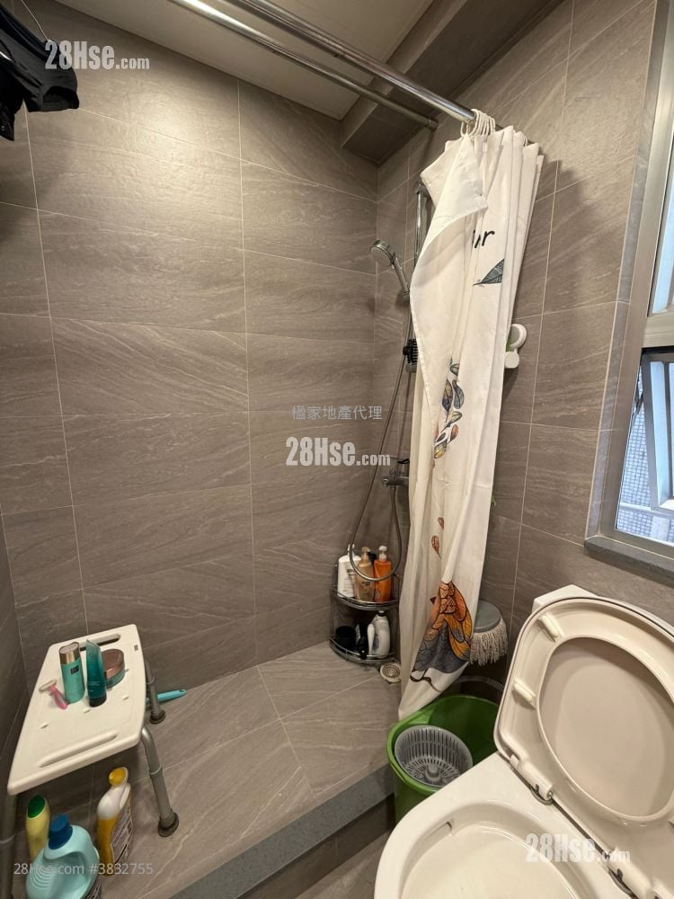 Greenwood Terrace Rental 3 Bedrooms 646 ft²