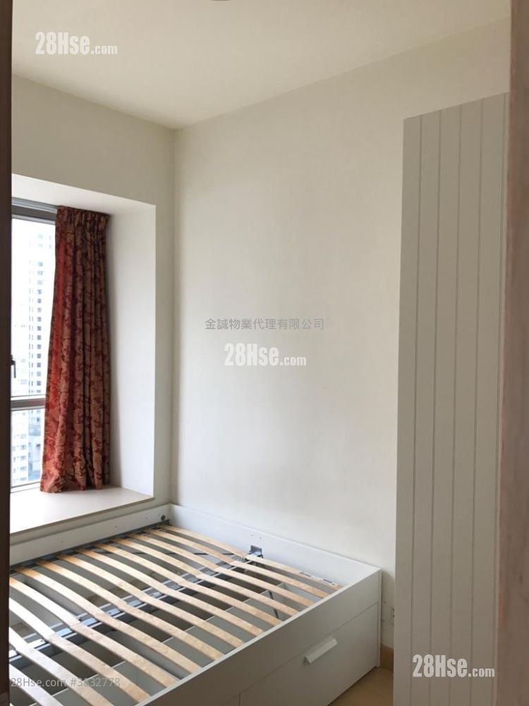 Island Crest Sell 1 Bedroom , 1 Bathroom 374 ft²
