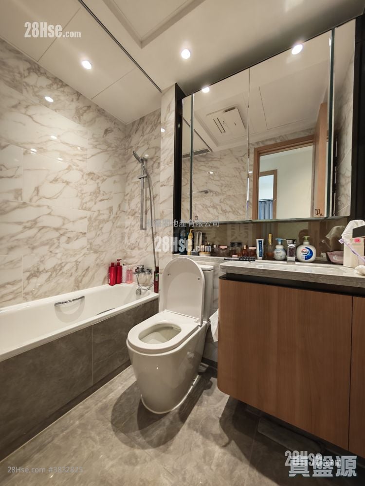 Grand Mayfair  Sell 2 Bedrooms , 1 Bathroom 463 ft²