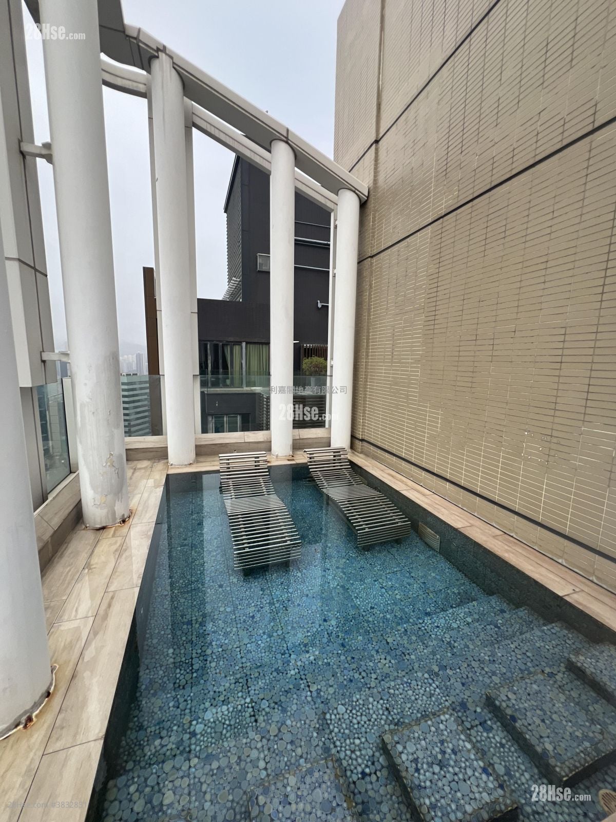 Upper Central Rental Studio , 1 Bathroom 167 ft²