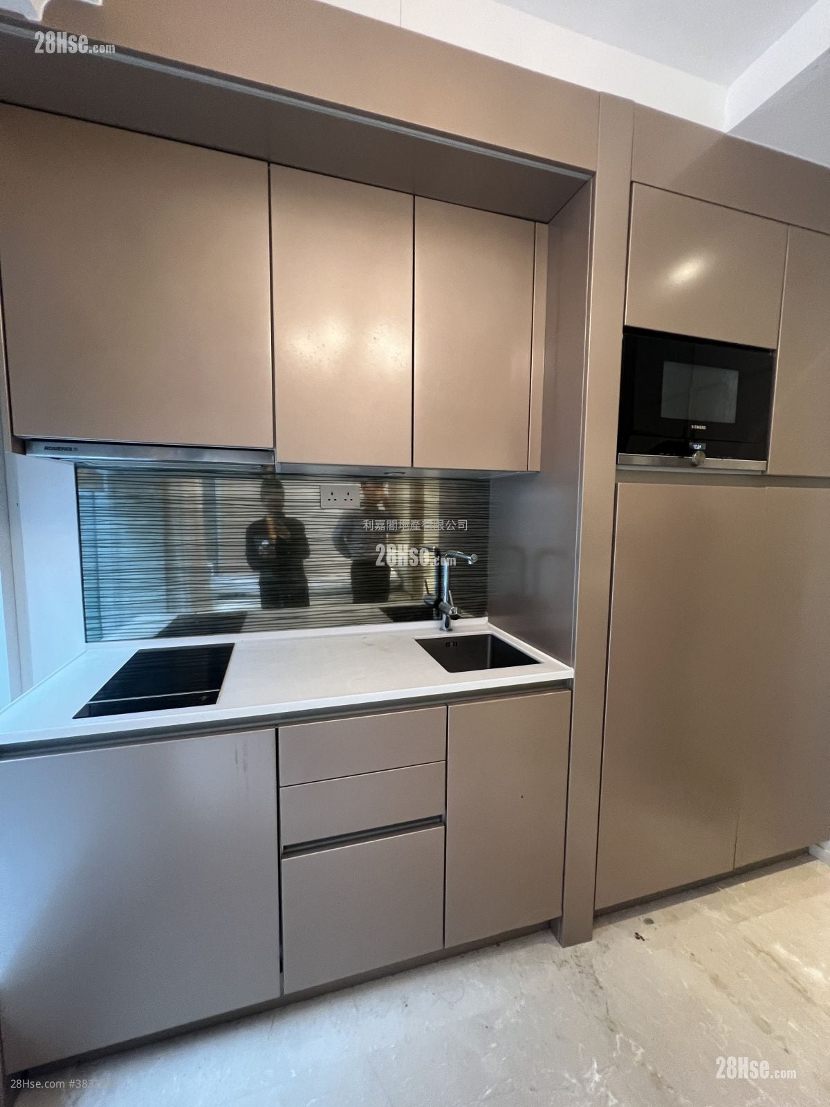 Upper Central Rental Studio , 1 Bathroom 167 ft²