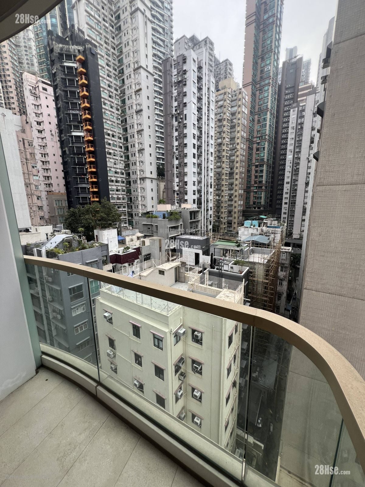 Upper Central Rental Studio , 1 Bathroom 167 ft²