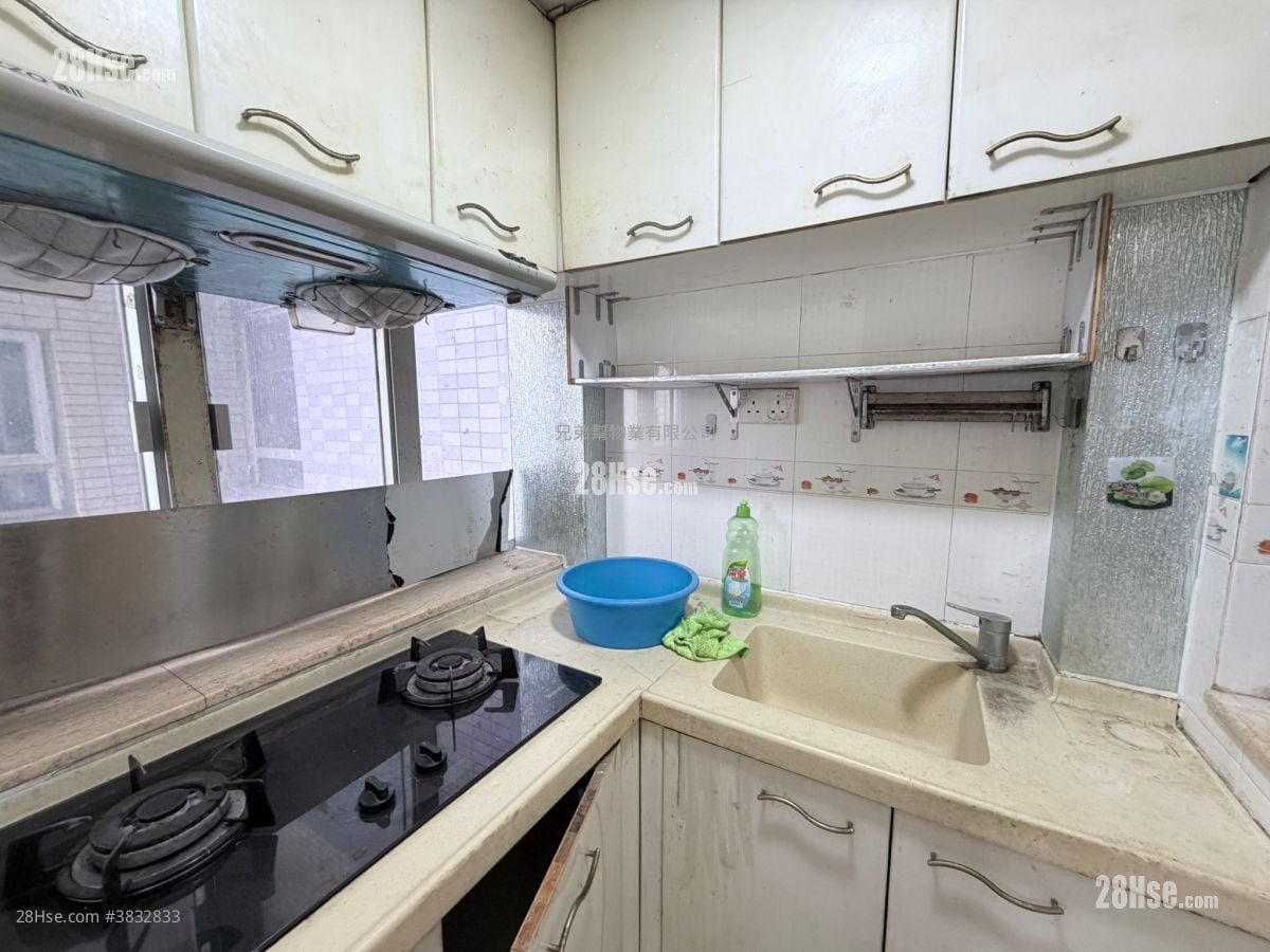 Ming Nga Court Sell 2 Bedrooms , 1 Bathroom 351 ft²