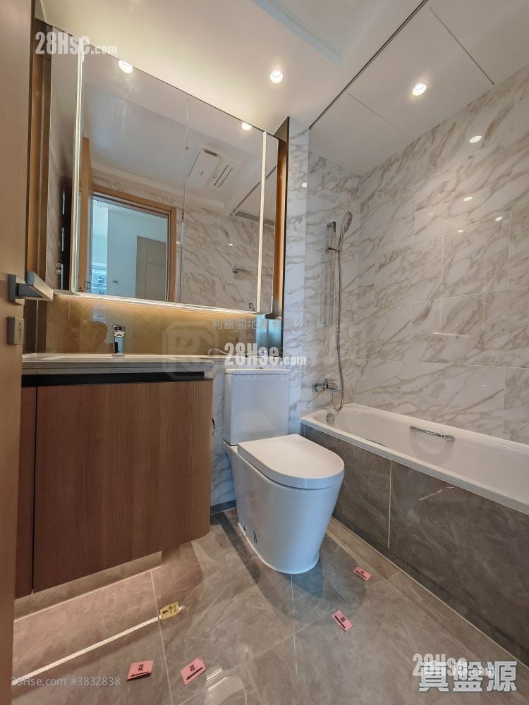 Grand Mayfair  Sell 3 Bedrooms , 3 Bathrooms 767 ft²