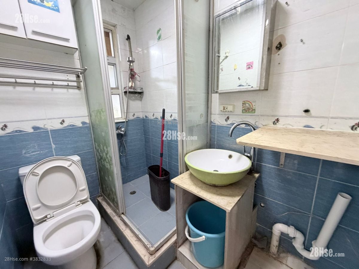 Ming Nga Court Sell 2 Bedrooms , 1 Bathroom 351 ft²
