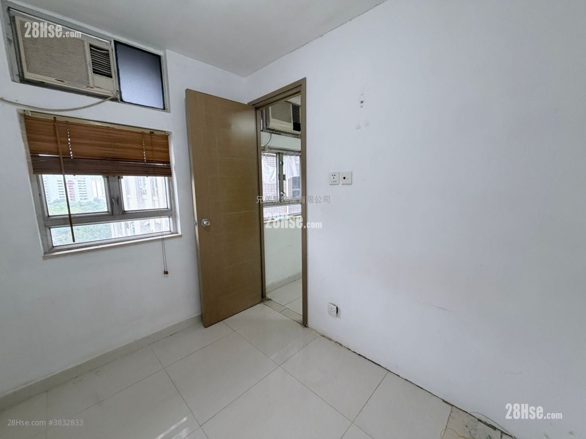 Ming Nga Court Sell 2 Bedrooms , 1 Bathroom 351 ft²