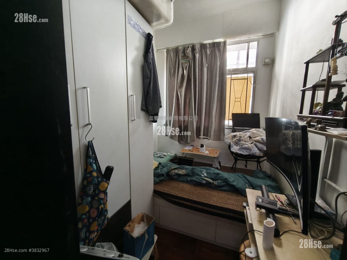Apartment Sell 2 Bedrooms , 1 Bathroom 431 ft²