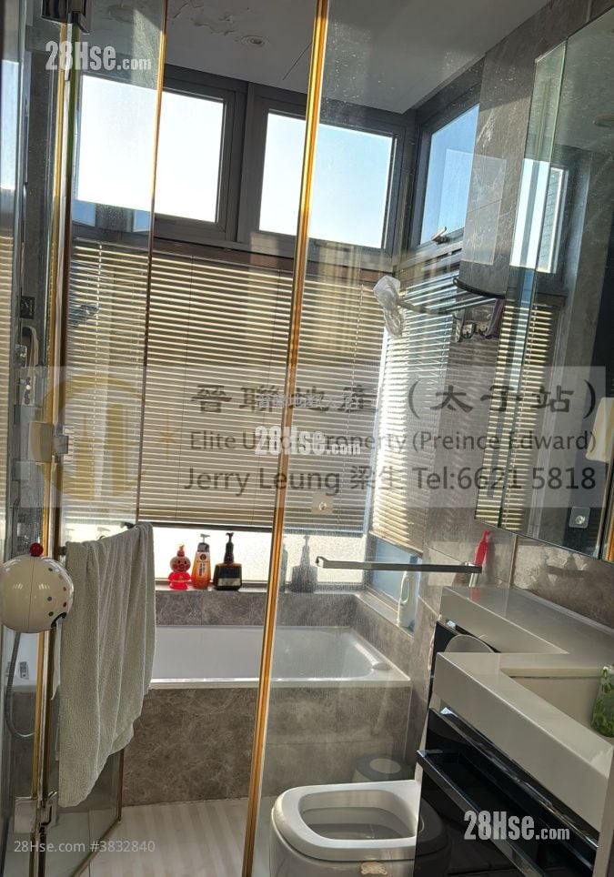 High Park Sell 3 Bedrooms , 2 Bathrooms 793 ft²