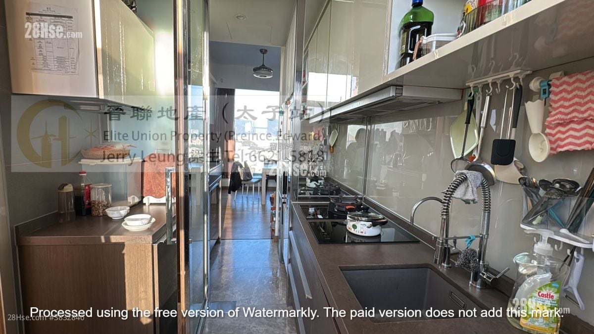 High Park Sell 3 Bedrooms , 2 Bathrooms 793 ft²