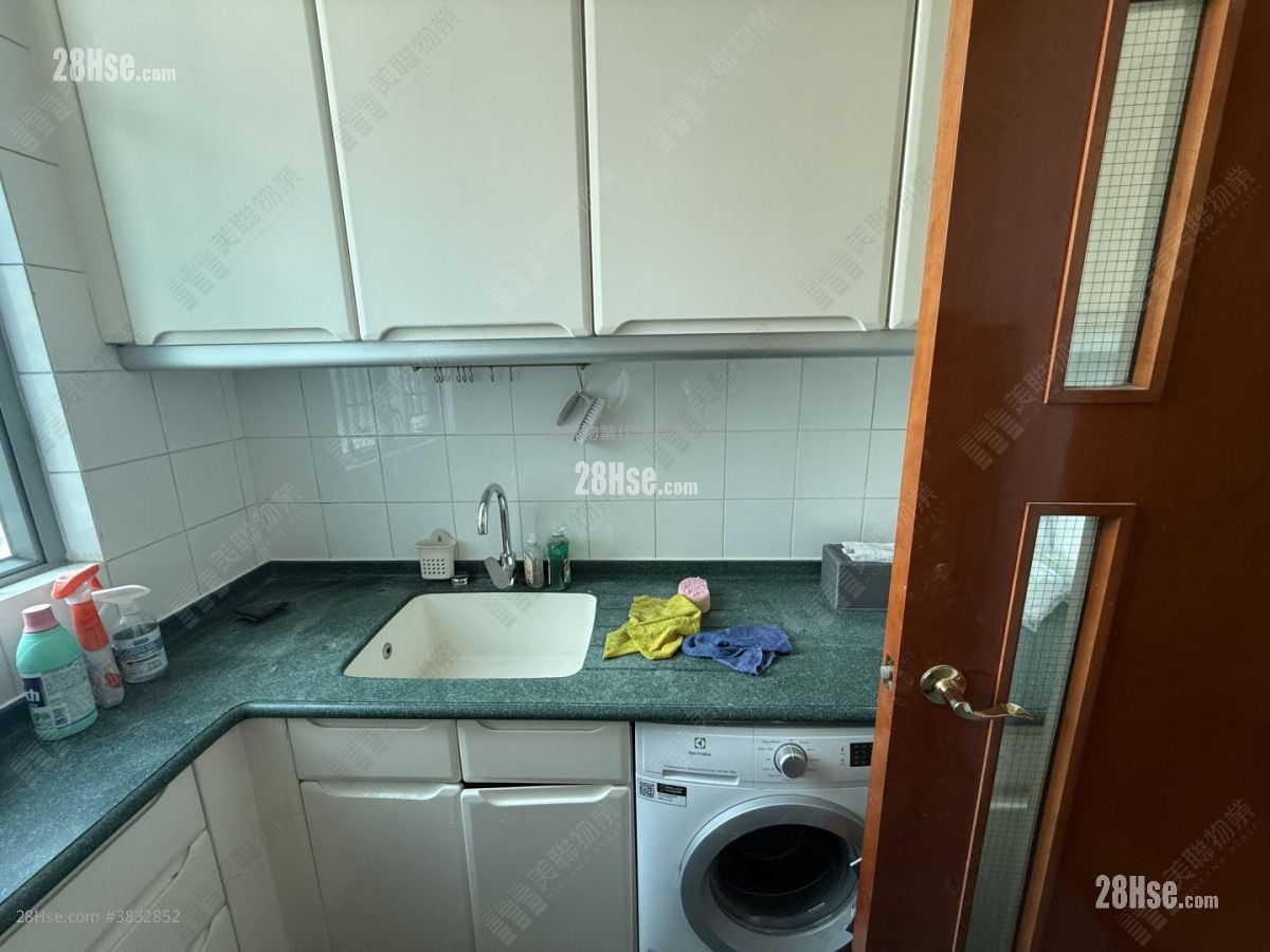 Tung Chung Crescent Sell 3 Bedrooms , 3 Bathrooms 813 ft²