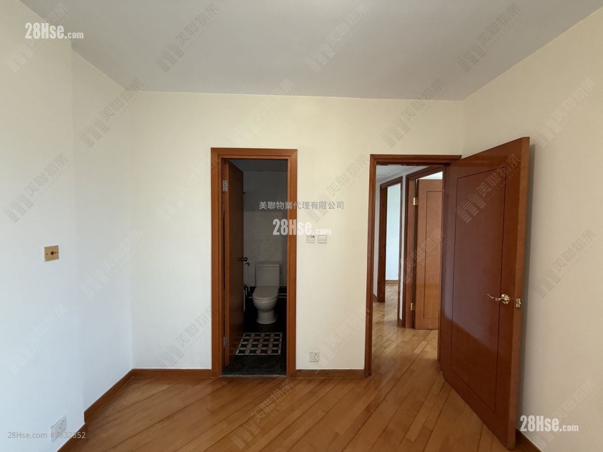 Tung Chung Crescent Sell 3 Bedrooms , 3 Bathrooms 813 ft²