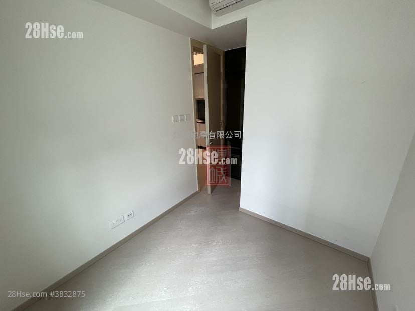 One Victoria Rental 2 Bedrooms , 1 Bathroom 460 ft²