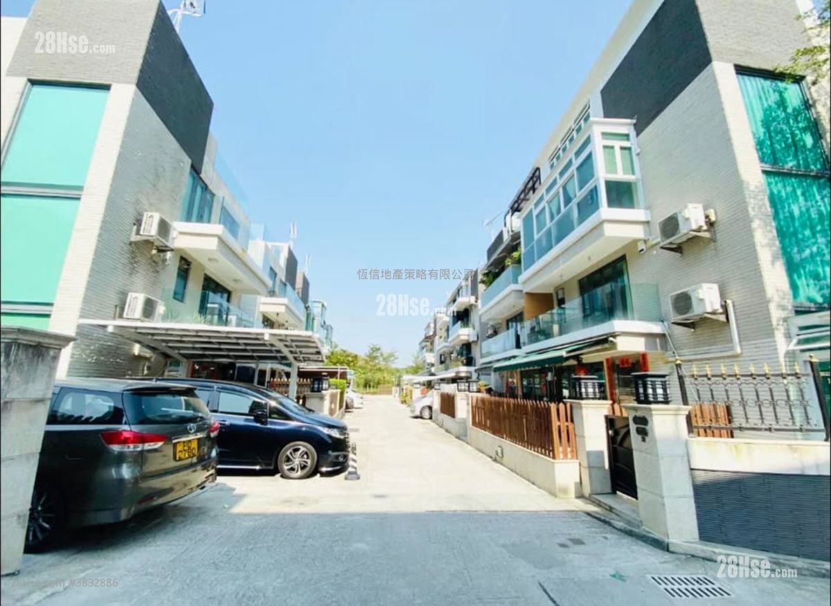 Village Sell 5+ Bedrooms , 3 Bathrooms 2,100 ft²
