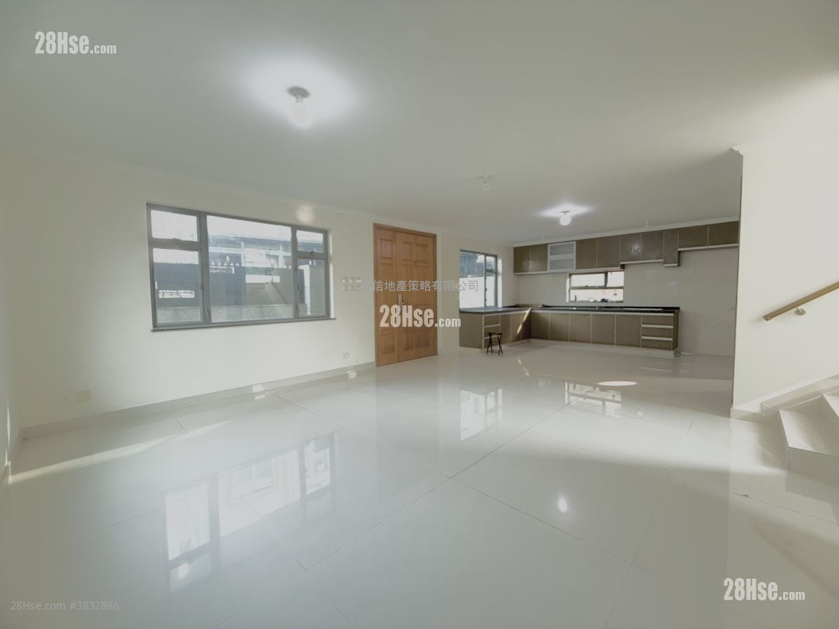 Village Sell 5+ Bedrooms , 3 Bathrooms 2,100 ft²