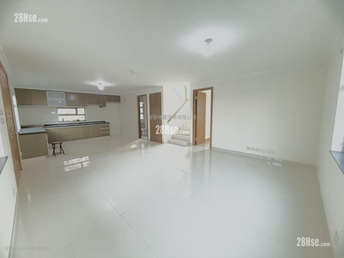 Village Sell 5+ Bedrooms , 3 Bathrooms 2,100 ft²