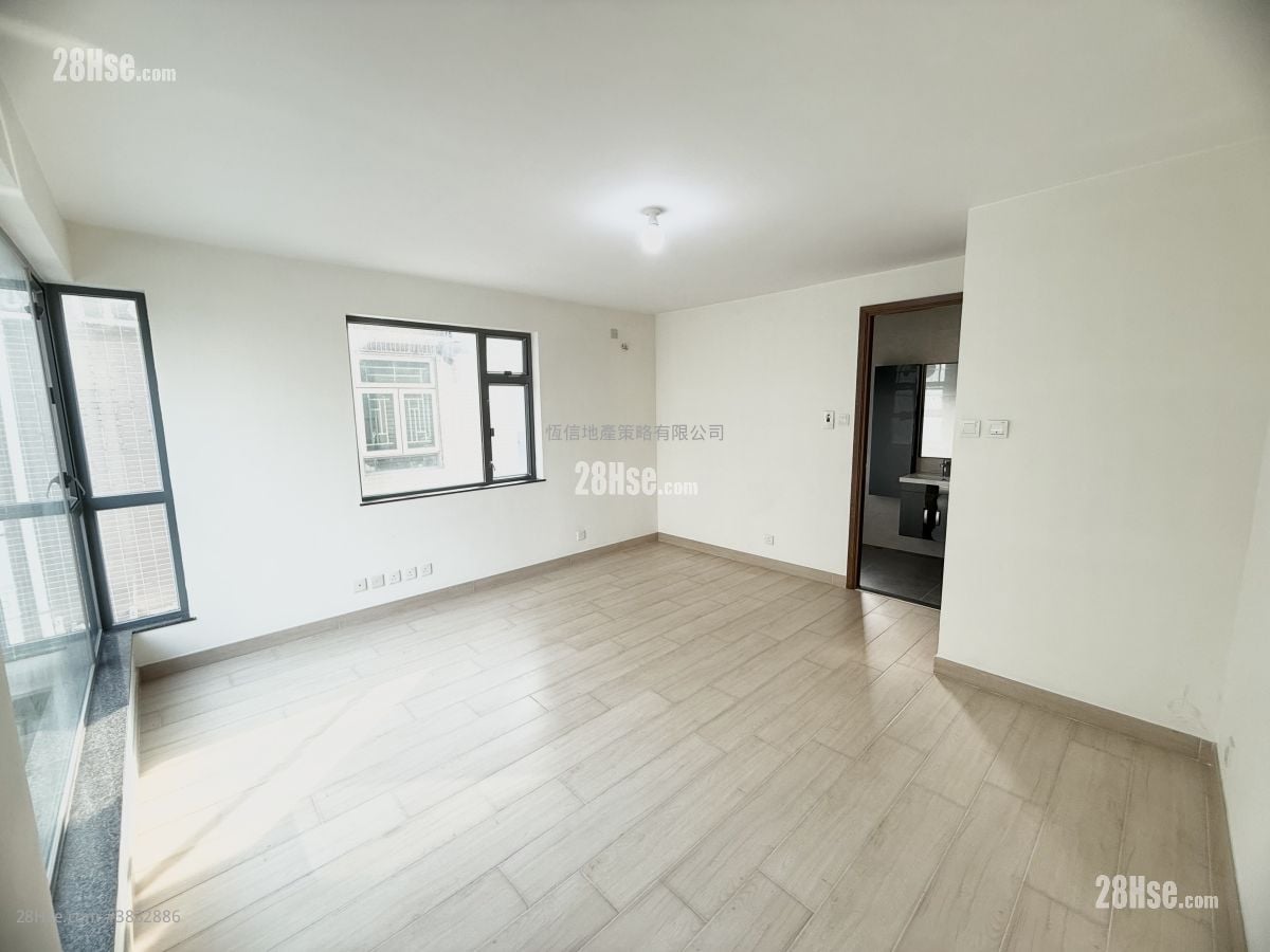 Village Sell 5+ Bedrooms , 3 Bathrooms 2,100 ft²