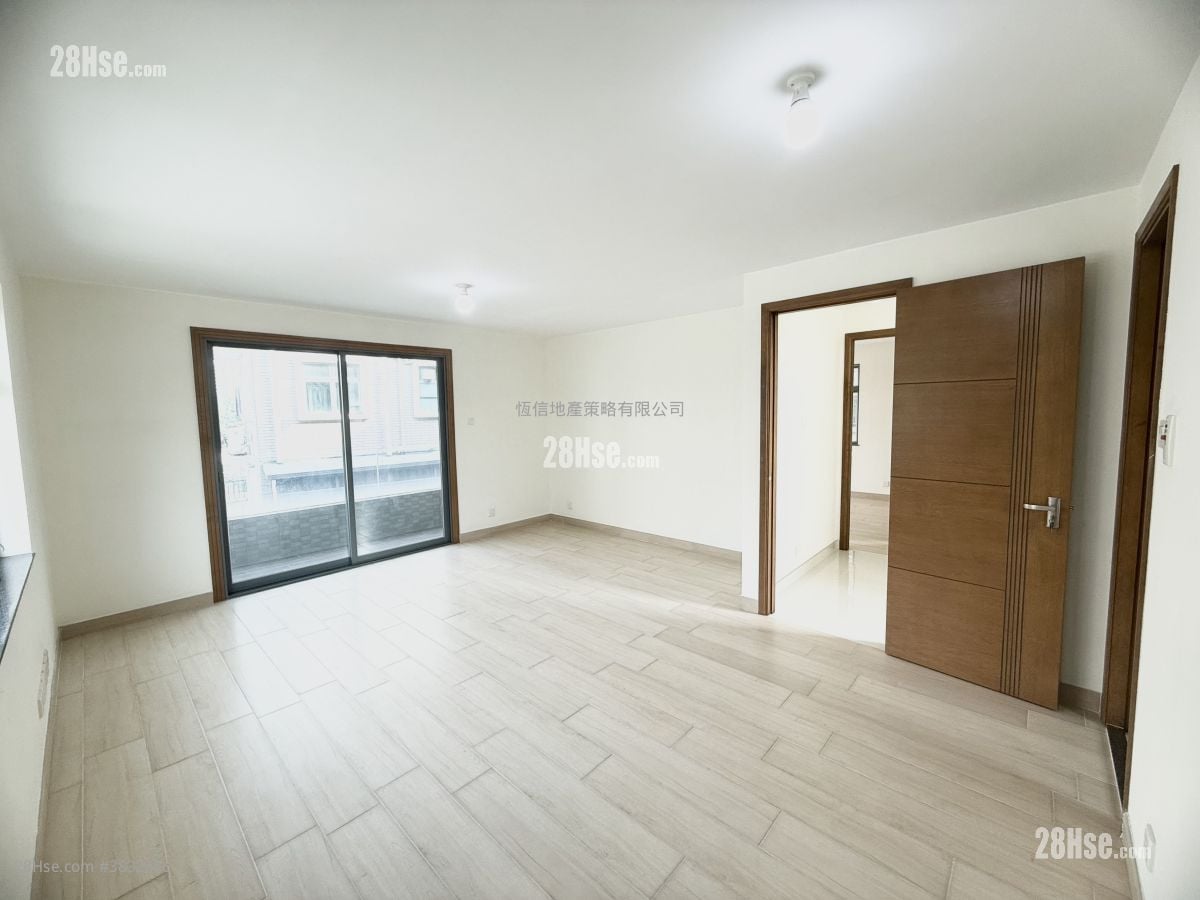 Village Sell 5+ Bedrooms , 3 Bathrooms 2,100 ft²