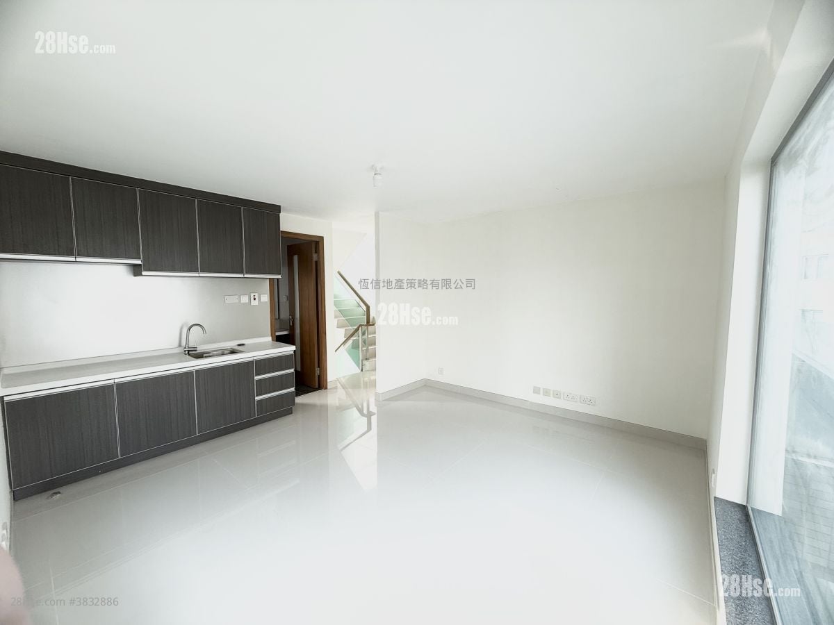 Village Sell 5+ Bedrooms , 3 Bathrooms 2,100 ft²