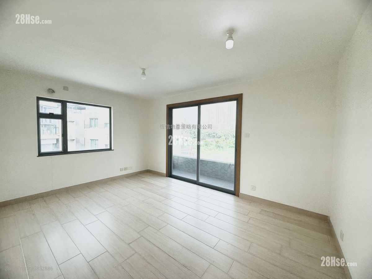 Village Sell 5+ Bedrooms , 3 Bathrooms 2,100 ft²