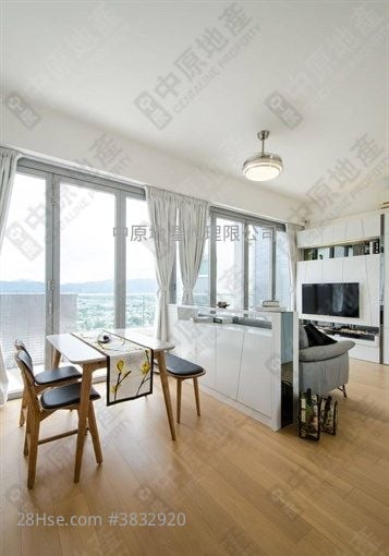 The Reach Sell 3 Bedrooms 825 ft²