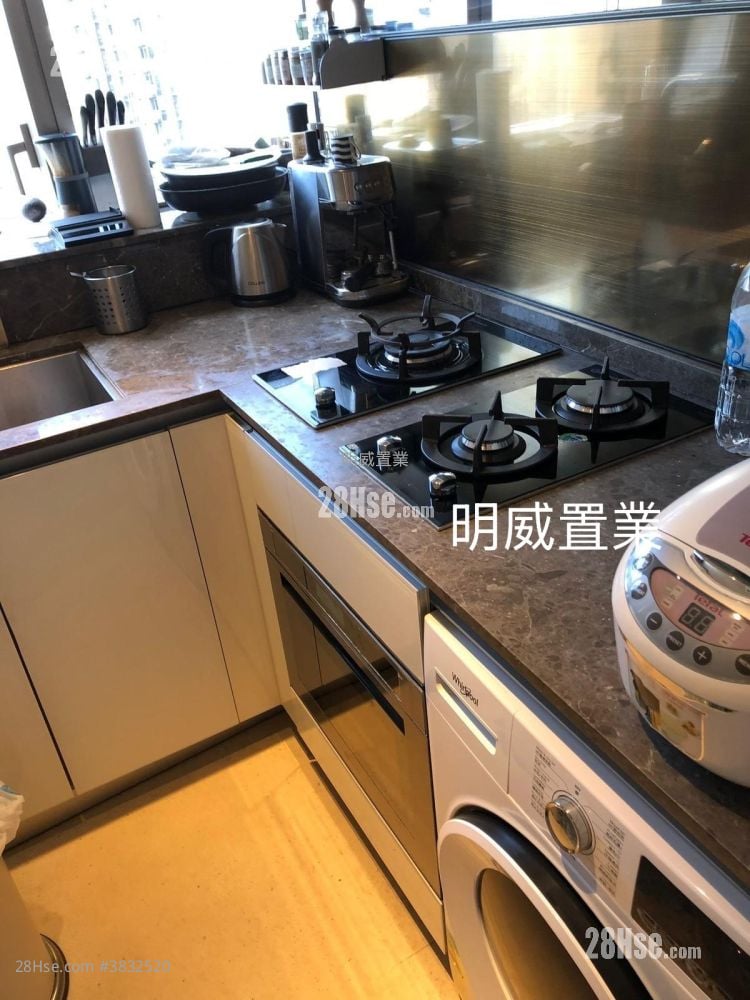 Macpherson Place Rental 2 Bedrooms , 1 Bathroom 561 ft²