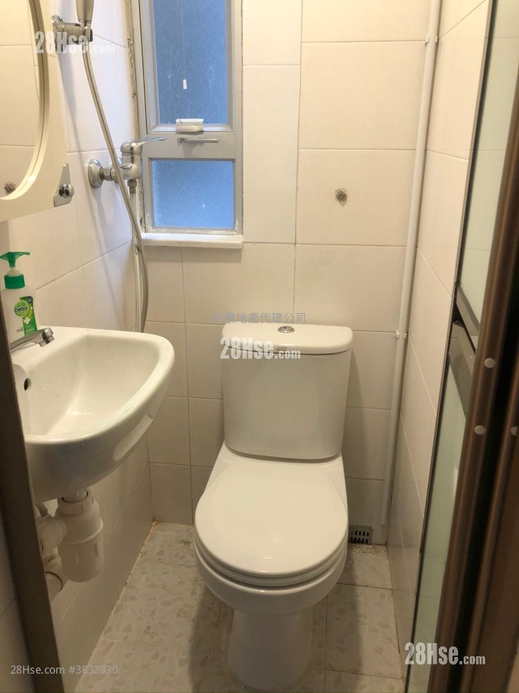 Wing Ning Building Rental 2 Bedrooms , 1 Bathroom 224 ft²