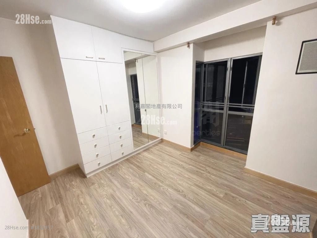 Hollywood Terrace Sell 2 Bedrooms , 1 Bathroom 615 ft²