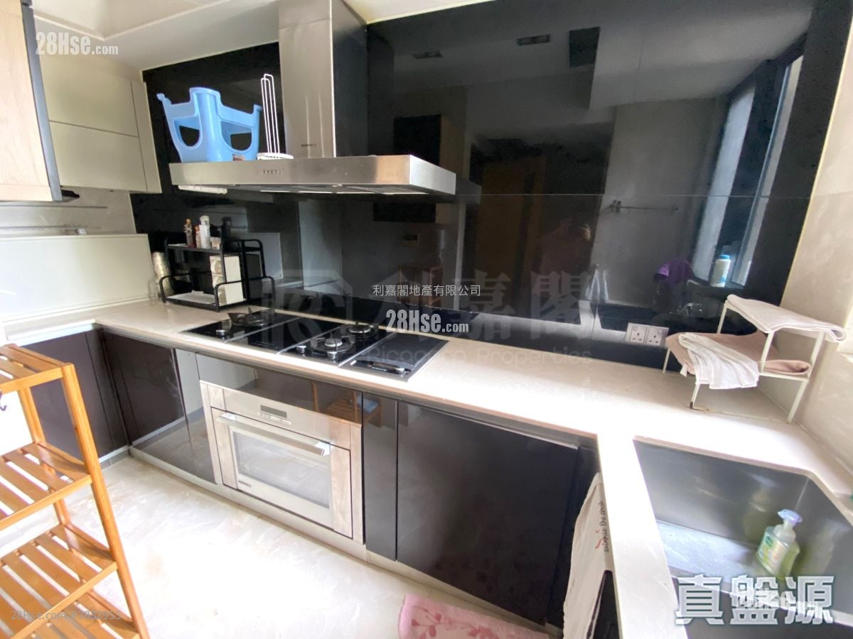 kitchen: Providence Bay Rental 4 Bedrooms , 2 Bathrooms 1,568 ft²