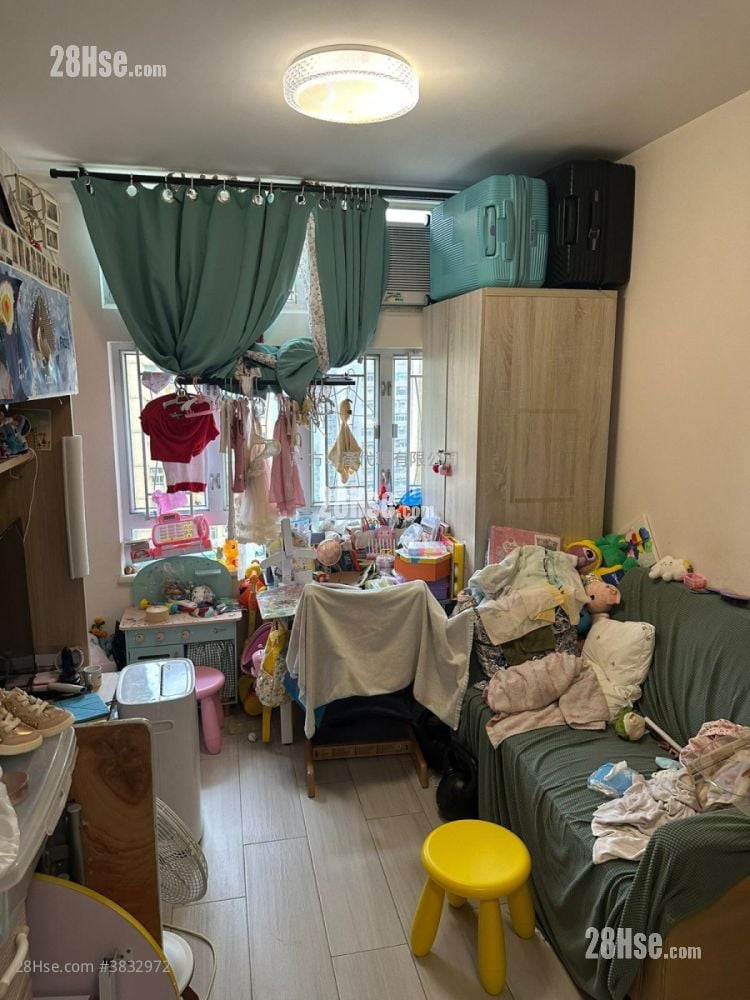 Hong Lam Court Sell 2 Bedrooms , 1 Bathroom 401 ft²