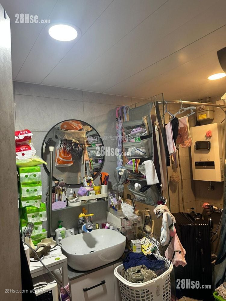 Hong Lam Court Sell 2 Bedrooms , 1 Bathroom 401 ft²