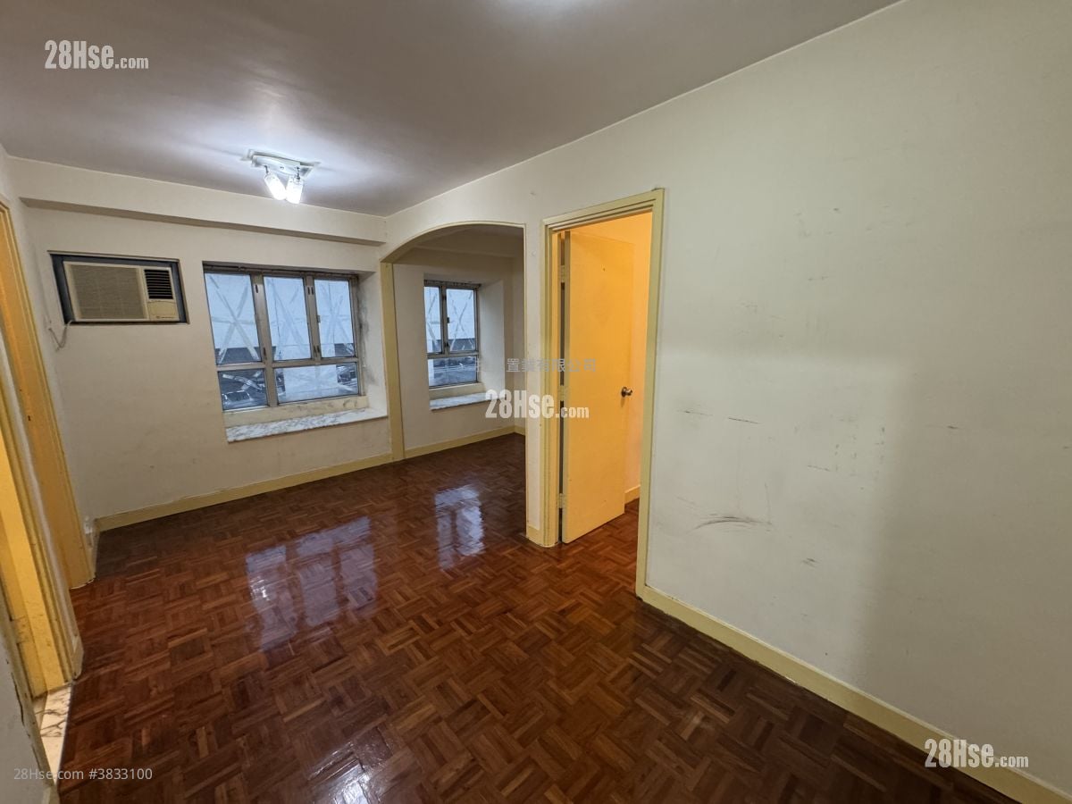 Sunshine Plaza Sell 3 Bedrooms , 2 Bathrooms 433 ft²