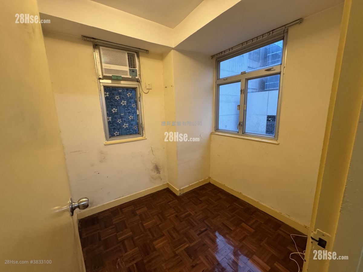 Sunshine Plaza Sell 3 Bedrooms , 2 Bathrooms 433 ft²