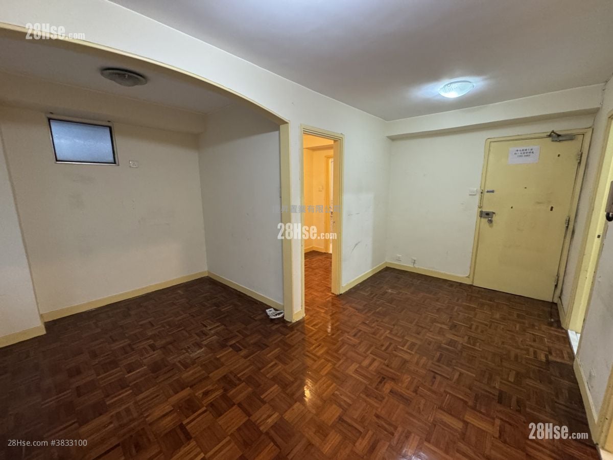 Sunshine Plaza Sell 3 Bedrooms , 2 Bathrooms 433 ft²