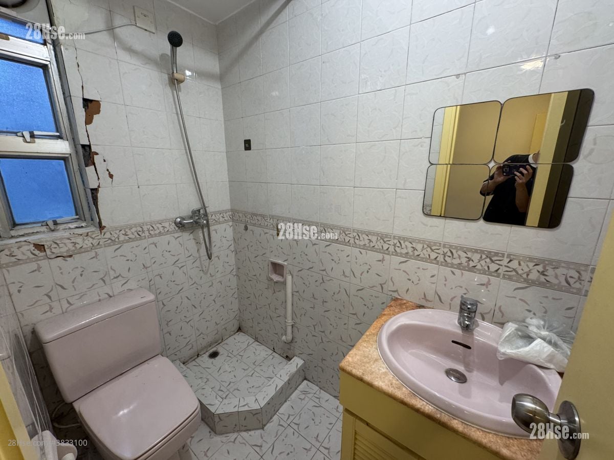 Sunshine Plaza Sell 3 Bedrooms , 2 Bathrooms 433 ft²