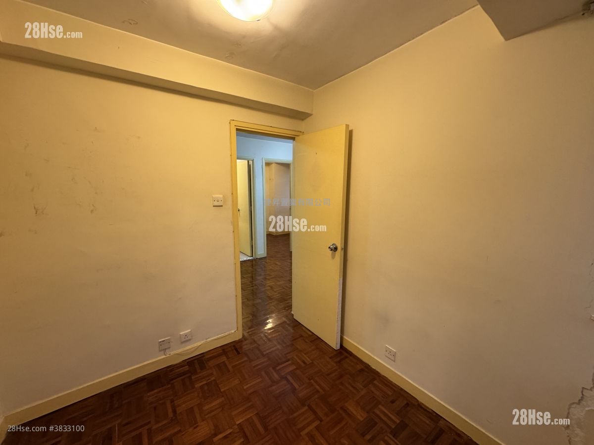 Sunshine Plaza Sell 3 Bedrooms , 2 Bathrooms 433 ft²