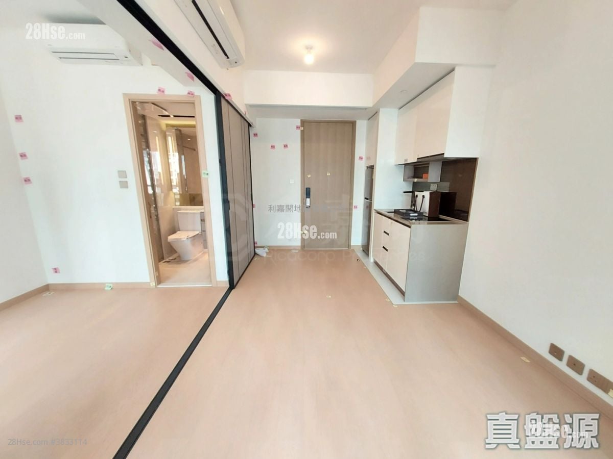 K. Summit Sell 1 Bedroom , 1 Bathroom 293 ft²