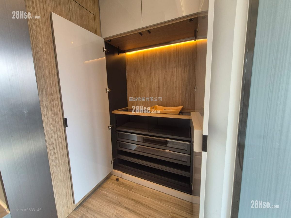 The Vantage Rental Studio , 1 Bathroom 196 ft²
