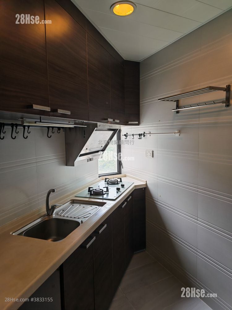 Kornhill Sell 3 Bedrooms , 2 Bathrooms 668 ft²